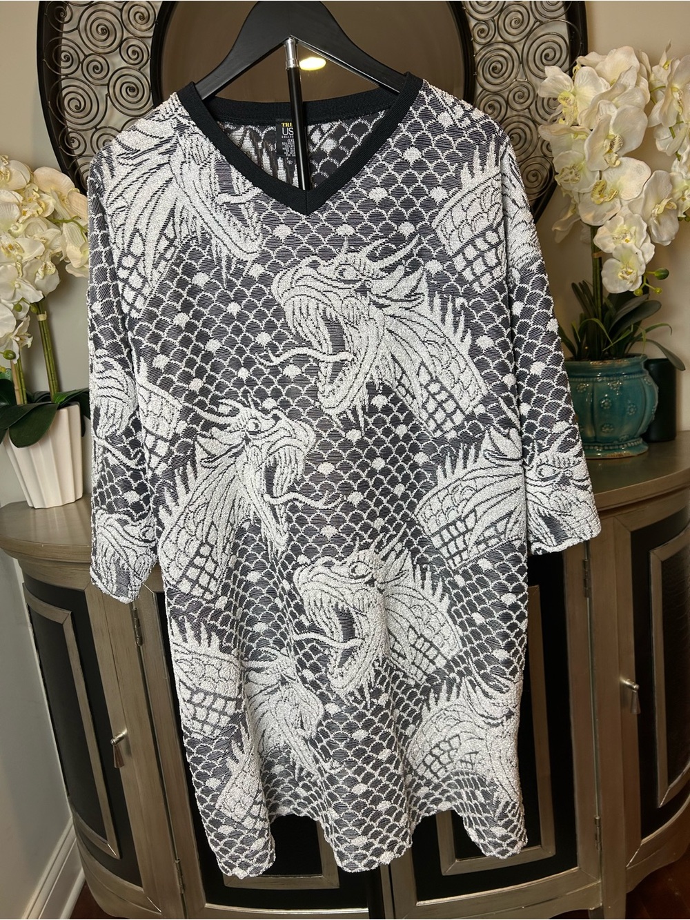 TRUST USA V-Neck Black & White Dragon Knit Tunic